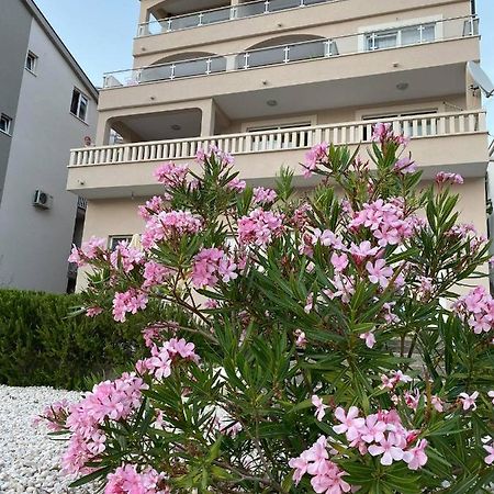Apartmani Divna Неум Экстерьер фото