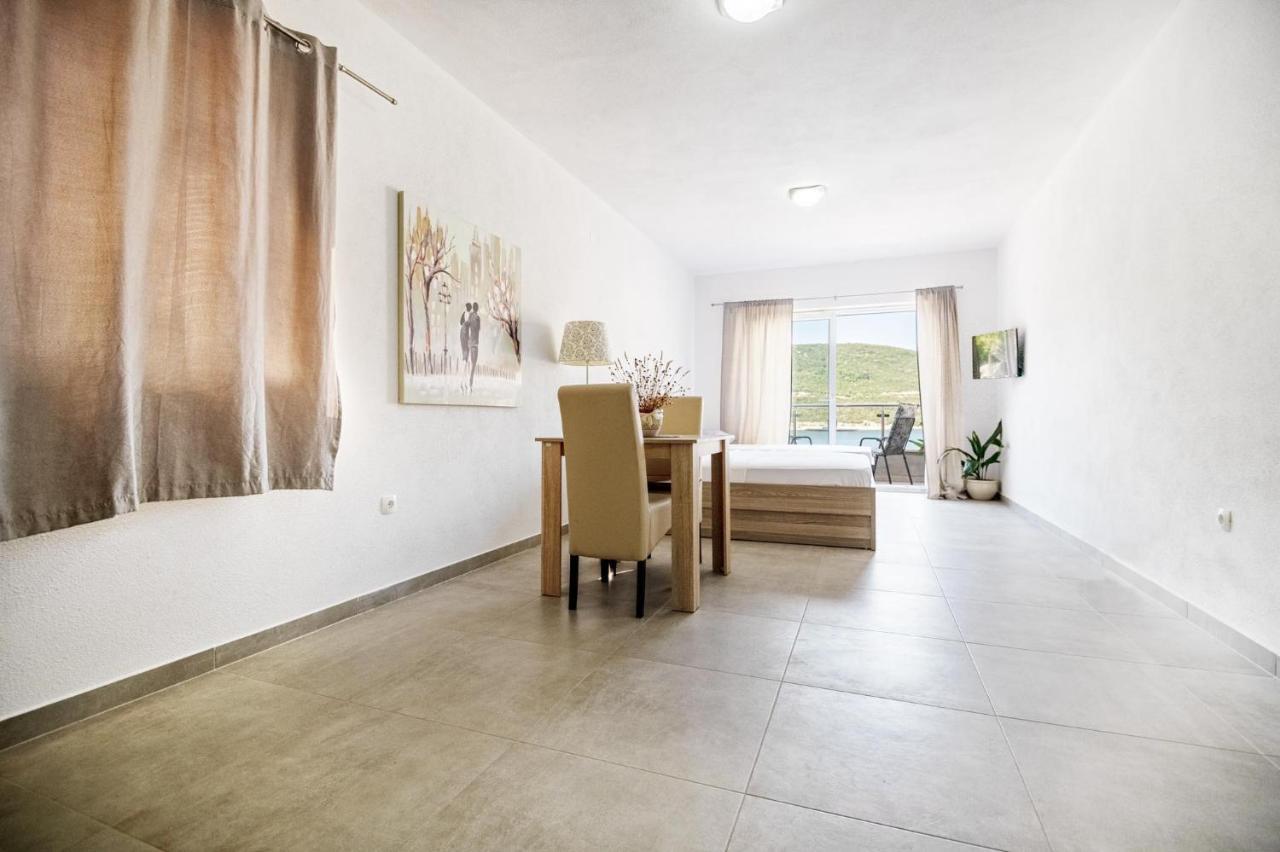 Apartmani Divna Неум Экстерьер фото