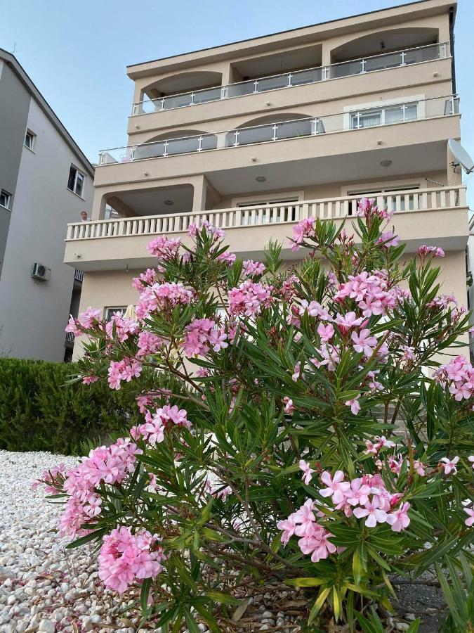 Apartmani Divna Неум Экстерьер фото
