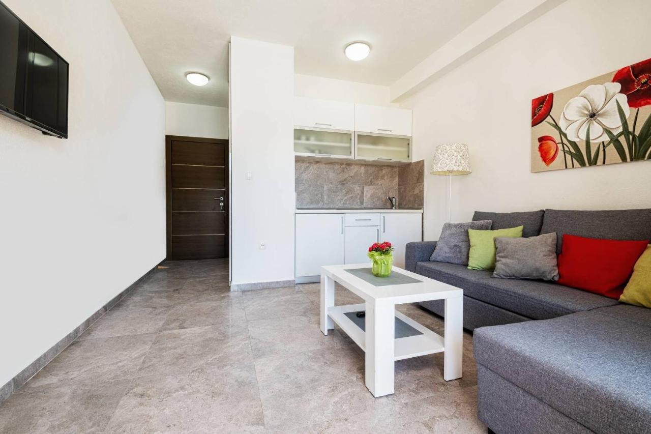 Apartmani Divna Неум Экстерьер фото