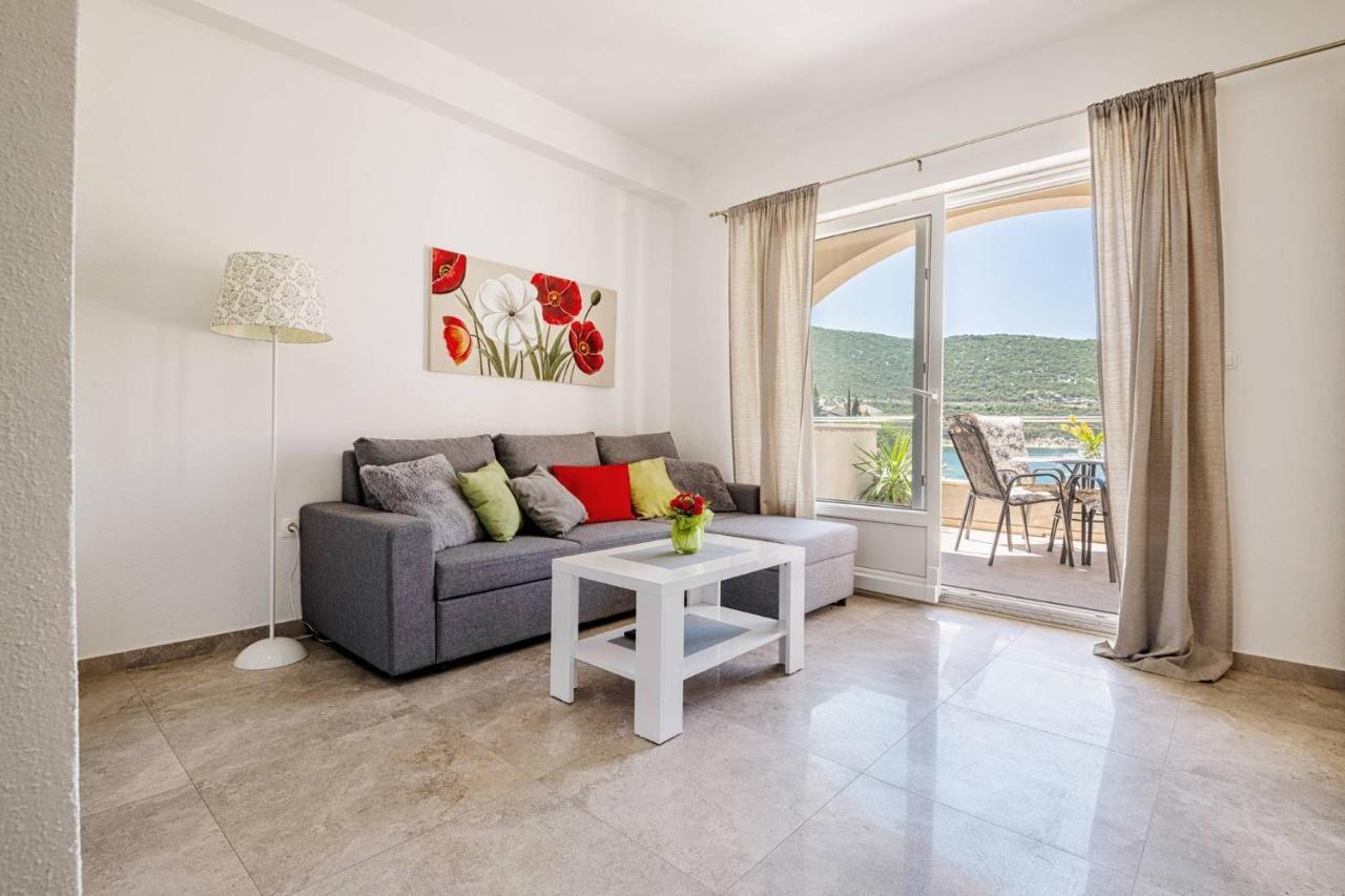 Apartmani Divna Неум Экстерьер фото