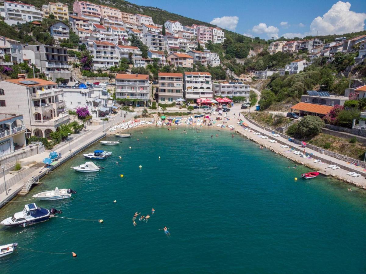 Apartmani Divna Неум Экстерьер фото