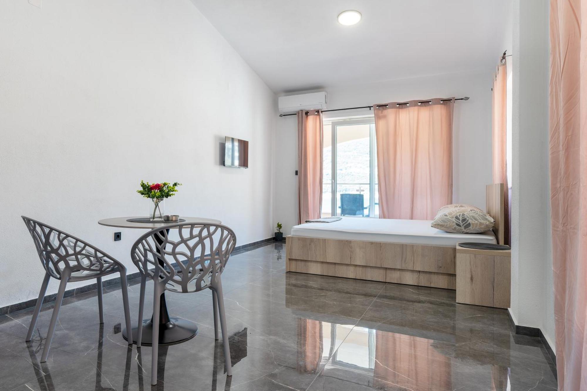 Apartmani Divna Неум Экстерьер фото