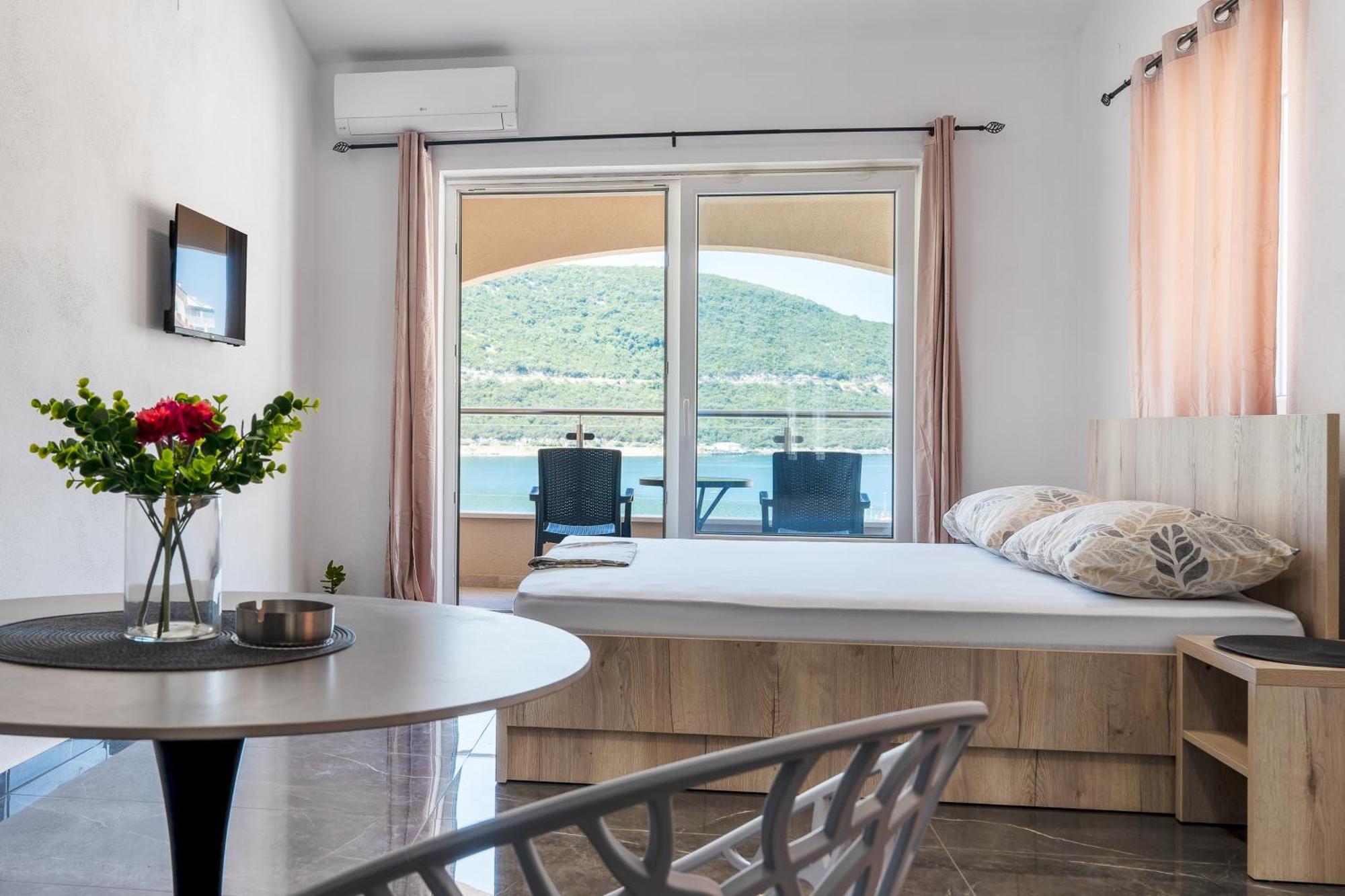 Apartmani Divna Неум Экстерьер фото
